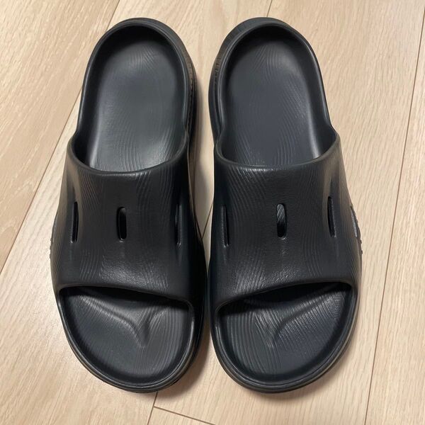 hoka サンダル