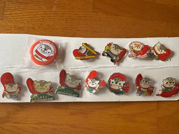 旭川 あさっぴー バッチ12個 赤い羽根共同募金 非売品 ピンバッジ 缶バッジ ピンバッジ ピンズ