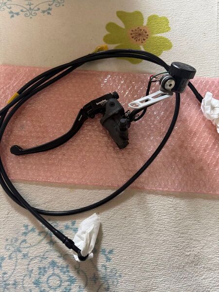 R1250GSアドベンチャーに取り付けていたブレンボのクラッチマスターと専用ホースです。