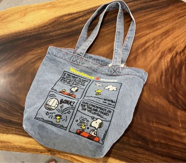 新入荷SNOOPY スヌーピー デニム 刺繍 トートバッグ《ご購入前にコメントをお願い致します》