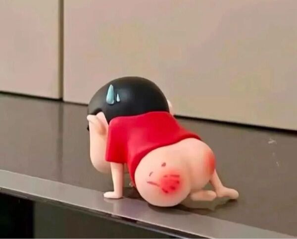 新入荷 クレヨンしんちゃん フィギュア おしり叩かれ 新品