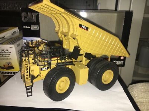 【廃盤品】大迫力建機ミニチュア 【開封未使用】 NORSCOT Cat 793D Off Highway Truck 1/50