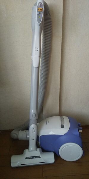 22年製!!、軽量型、パナソニック、紙パック式掃除機(エアーノズル)