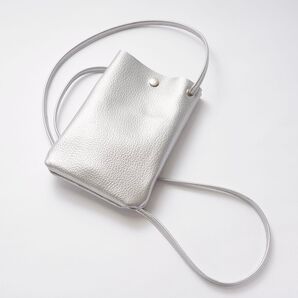 【日本製】本革 約75g スマホポシェット【ショルダー長さ自由自在調節】シルバー