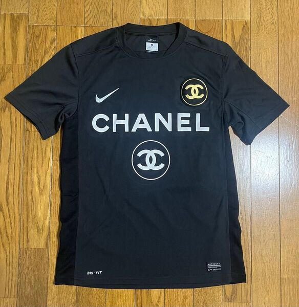 CHANELとNIKEのデザインゲームシャツ
