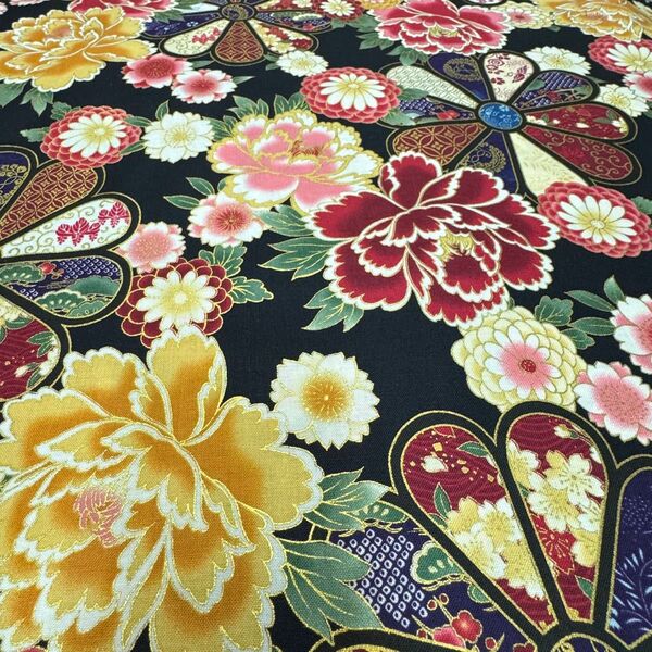 キルトゲイト 牡丹 桜 金ラメ プリント 生地 黒色 1m