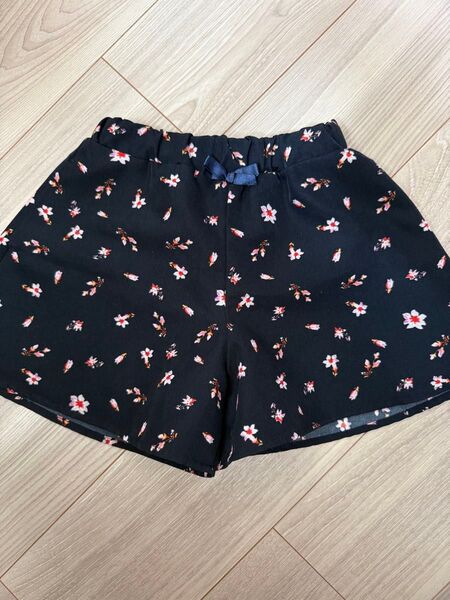 小花柄ショートパンツ 110センチ