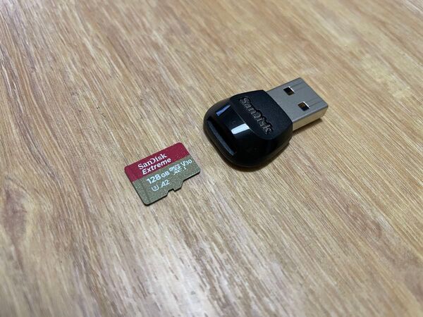 SanDisk MicroSD 128GB UHS-I U3 V30 (+ MobileMate カードリーダー)