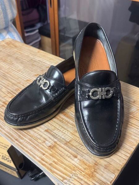 フェラガモSalvatore Ferragamo フェラガモの革靴です。サイズ表記がUQ1225 8 EE と記載されています。