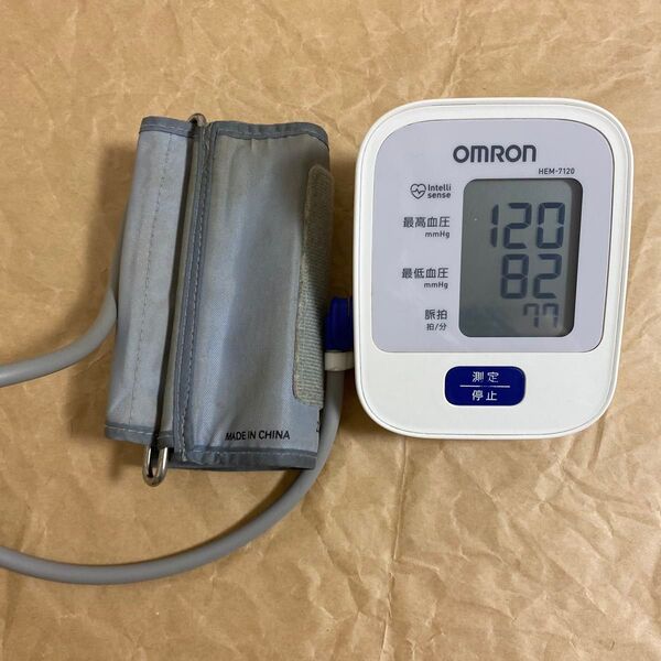 OMRON 血圧計 HEM-7120 ホワイト系