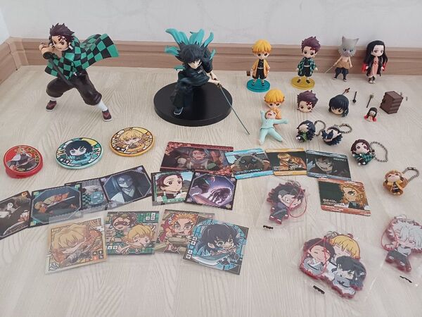 鬼滅の刃 グッズ フィギュア キーフォルダー シールなど