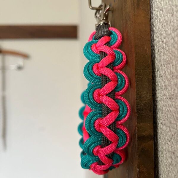 ハンドストラップ スマホストラップ パラコード キーホルダー キーリング 携帯ストラップ ストラップ バッグチャーム