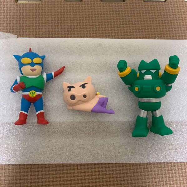 クレヨンしんちゃん アクション仮面、ぶりぶりざえもん、カンタムロボ フィギュア
