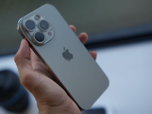 極美品 iPhone 16pro 256 gb