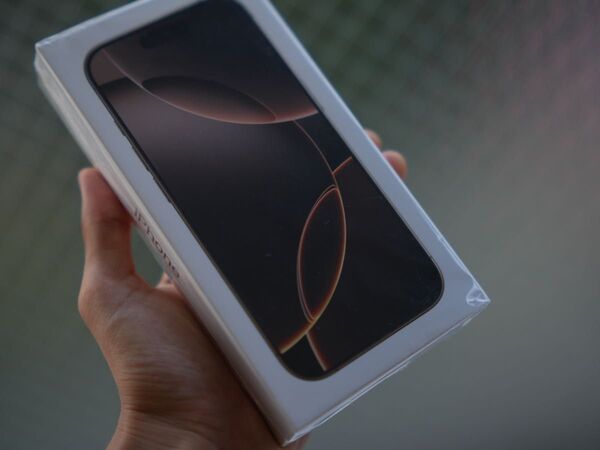 新古品 iPhone16 pro 128