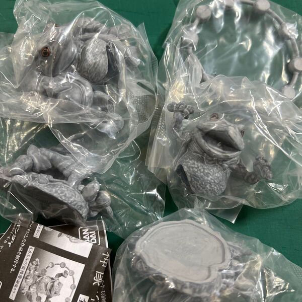 ART IN GASHAPON カエルの風神雷神像 銅像カラー 2種 バンダイ ガシャポン