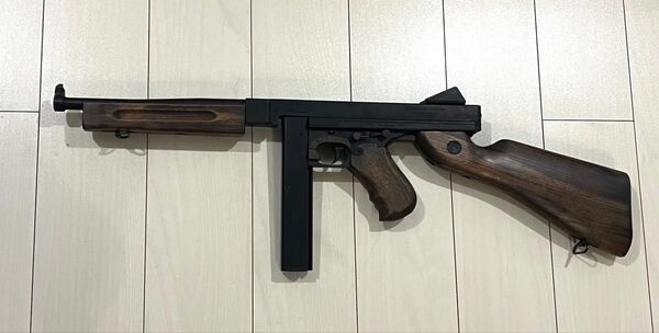東京マルイ トンプソン M1A1 電動ガン リアルウッドカスタム サブマシンガン トミーガン 木製ストック M1928 CAW