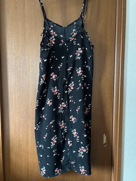 ダブルストラップが可愛い 花柄 ジャンスカ 裏地なし 涼しい Lサイズ キャミソールワンピース 大人可愛い 黒