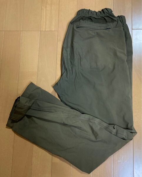 ワークマン カーキ色 パンツ