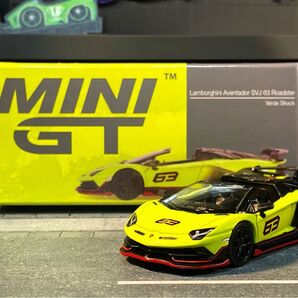 MINI GT 1/64 ランボルギーニ アヴェンタドール SVJ n°887-L