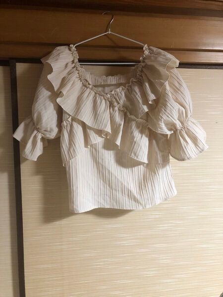 フリル付きカットソー