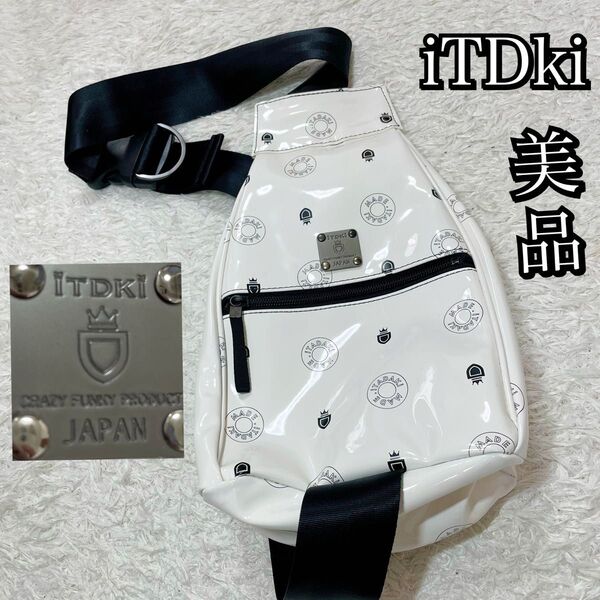 極美品 イタダキ iTDki ショルダーバッグ エナメル 白 銀プレート