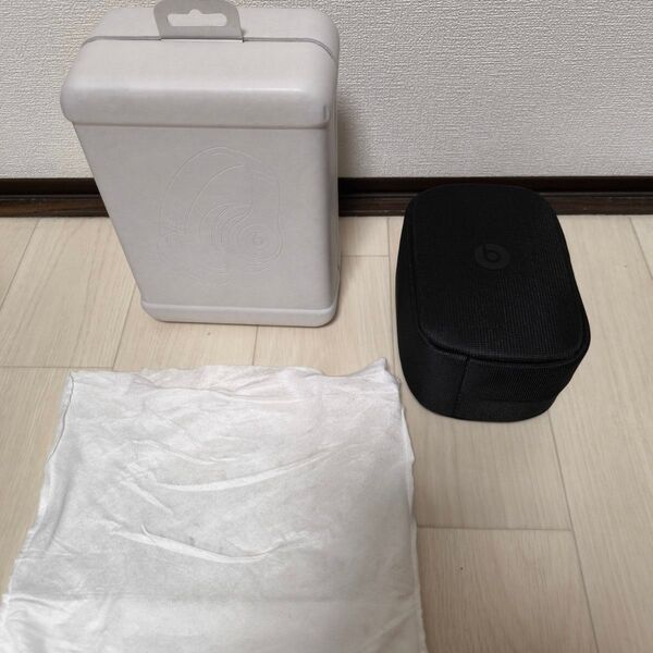 Beats Studio Proヘッドホンと外箱 A2924 数回使用美品 白 保証無し