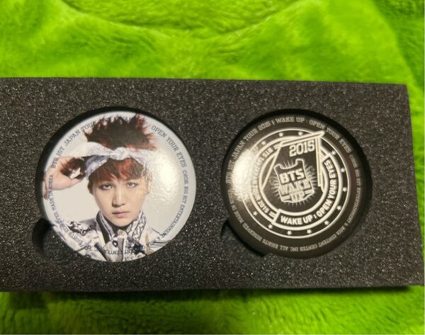 BTS 缶バッジ 2個セット WAKE UP: OPEN YOUR EYES SUGA