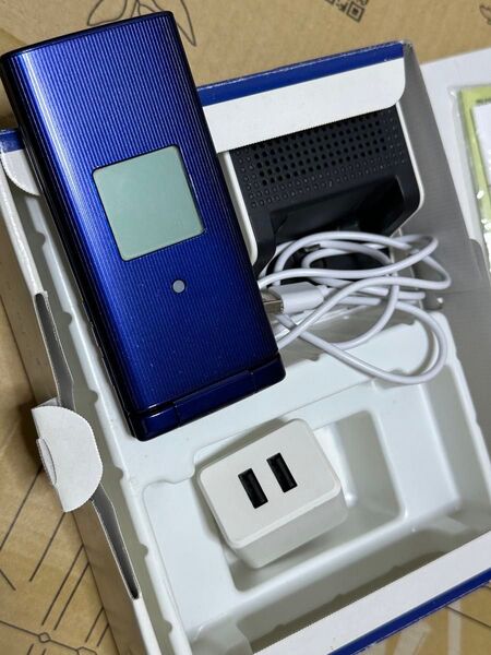SIMフリー au かんたんケータイ kyf38 充電器付き