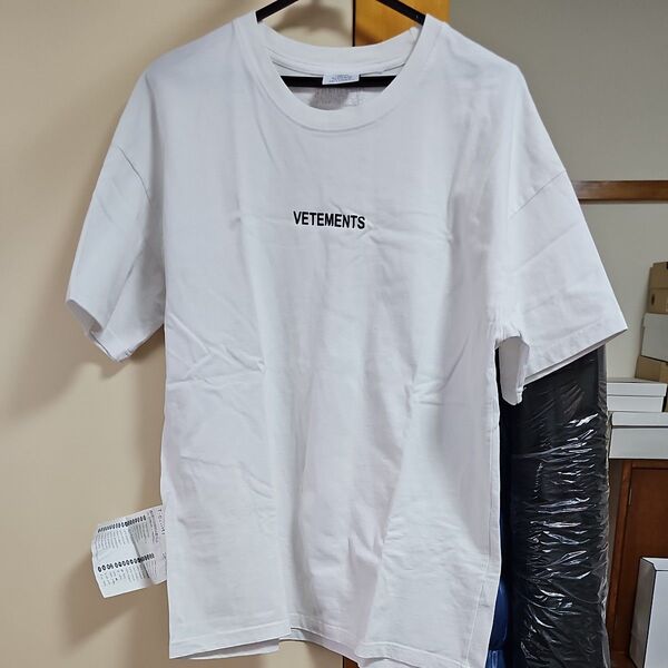VETEMENTS ヴェトモン 半袖Tシャツ
