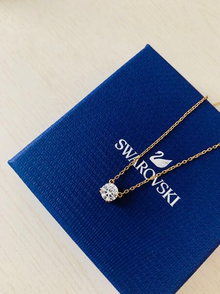 スワロフスキーConstella ペンダント ラウンドカット ゴールド