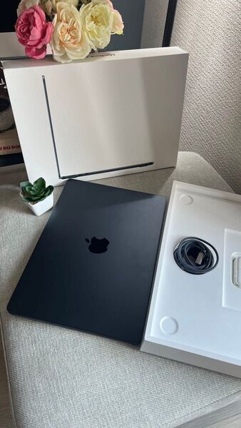 Macbook Air m3 2024 8/256GB バッテリー最大容量100% 使用数回