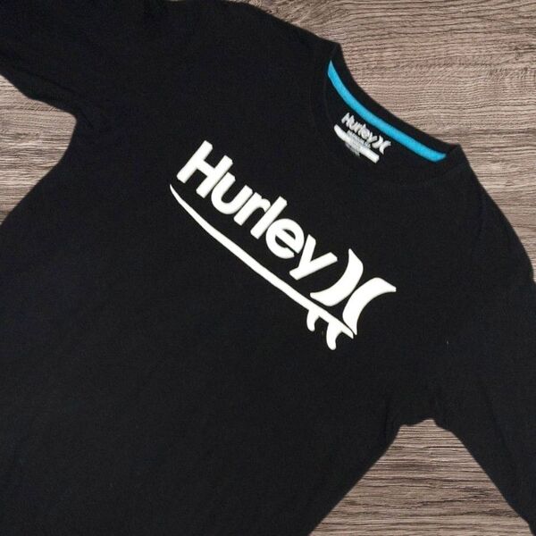 Hurley ブラックPremiumfit ロゴプリント 七分袖 Tシャツ
