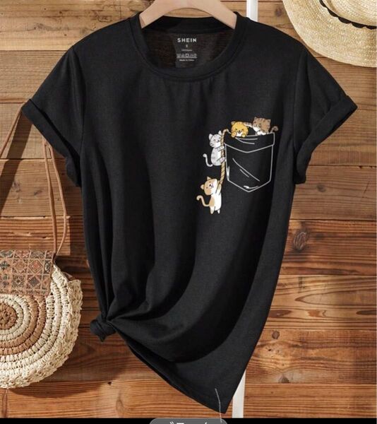 ポケットによじ登るネコ 猫柄 半袖Tシャツ ブラック XLサイズ