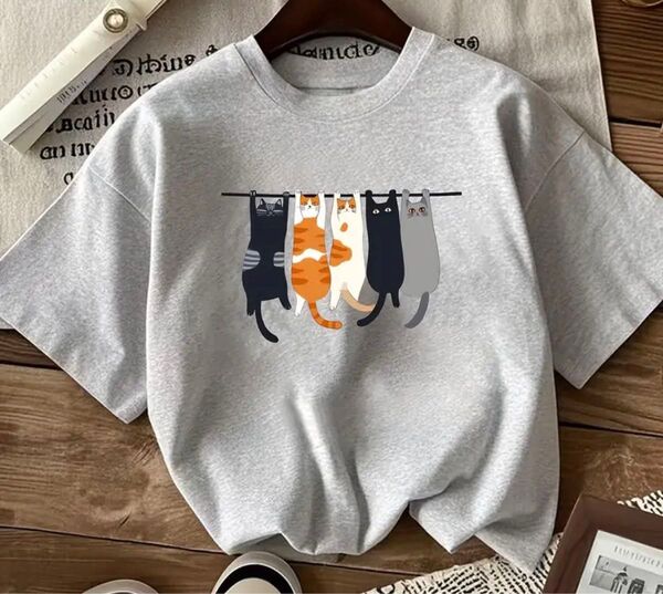 ぶら下がりにゃんこ♪ 猫柄 半袖Tシャツ グレー Lサイズ