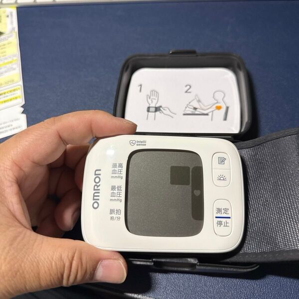 OMRON HEM-6230 コンパクトモデル 血圧計 手首式血圧計 オムロンンヘルスケア オムロン