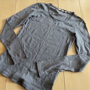 UVグレー無地長袖TシャツUNIQLO
