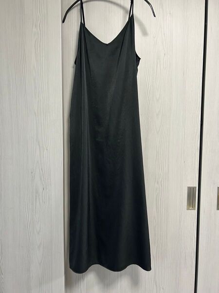 UNIQLO サテンキャミソールワンピース