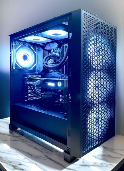 ゲーミングPC 5700X RTX5070 32GB RAM 合計3TB