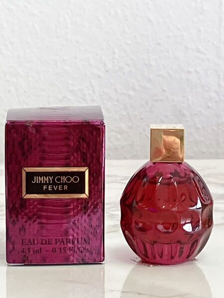 美品 未使用 ジミーチュウ フィーバー オードパルファム 4.5ml ミニ香水