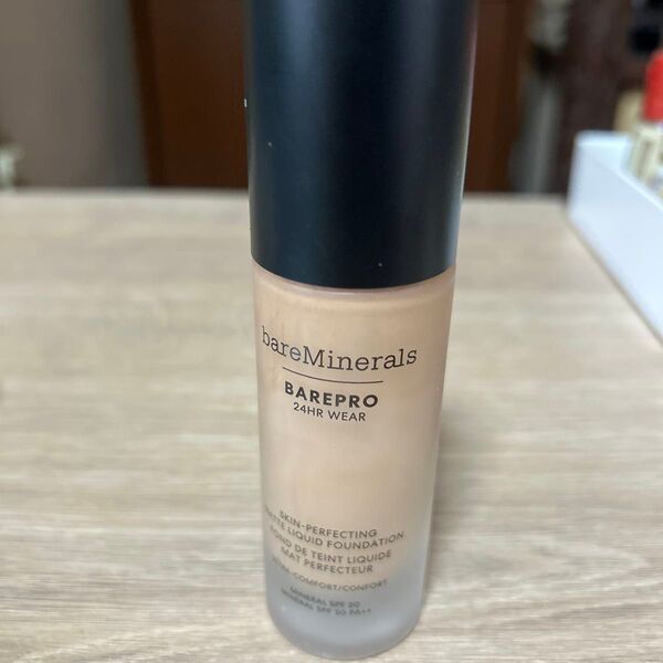 ベアミネラルズ bareMinerals ベアプロ24HR リキッドファンデーション ライト21ニュートラル