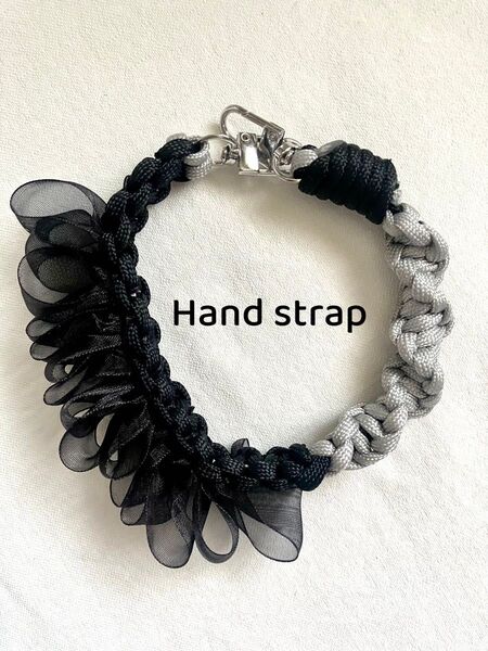 パラコード スマホ ハンドストラップ ハンドメイド リボン フリル シルバー