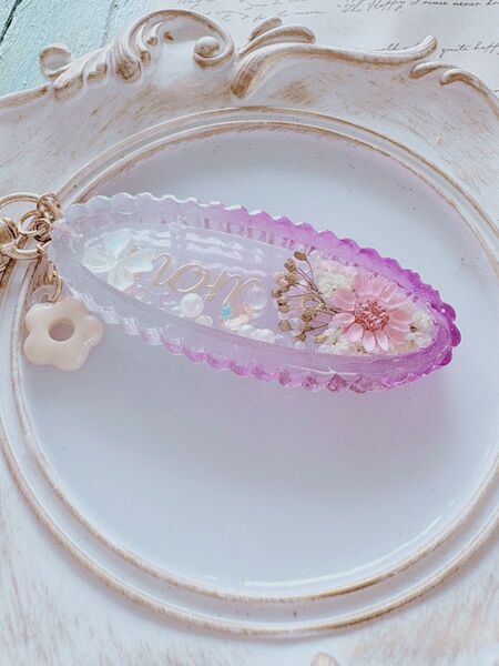 ハンドメイド レジン キーホルダー ピンク お花 パール 金箔 ドーナツチャーム バッグチャーム