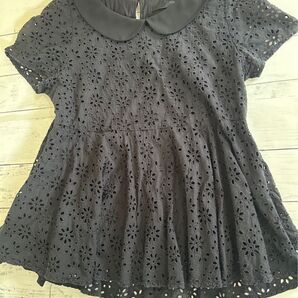 ヘザー ブラックのペプラムカットソー トップス ブラウス 花柄 透かし 切り替え 半袖 黒 レース チュニック