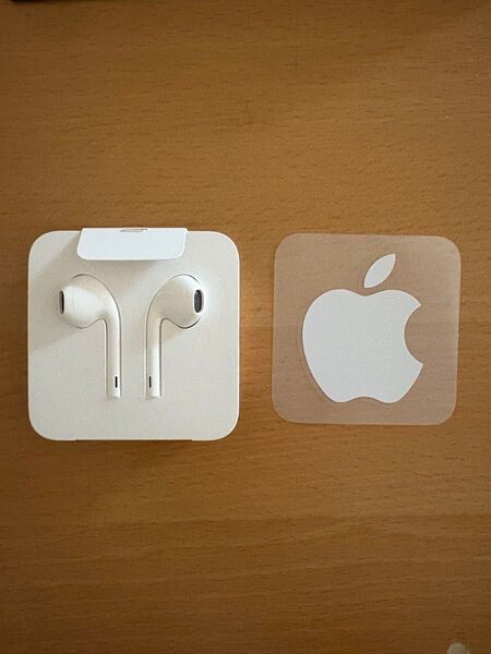 新品未使用!有線イヤホン Apple純正品 iPhone アップル Lightning ライトニングイヤホン