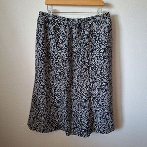 3L 花柄スカート 黒×白 フレア