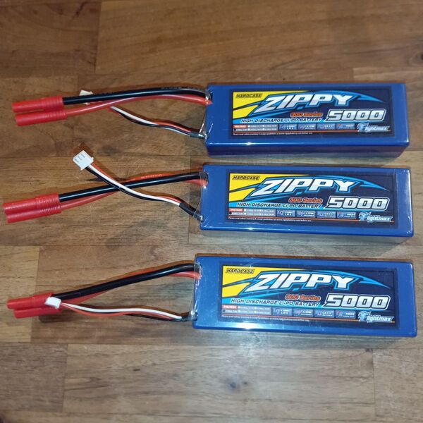 ZIPPY 5000mAh 2S1P 30C ハードケースパック 3本セット(新品)