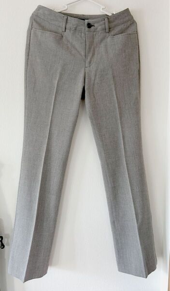 【美品】丸井のプライベートブランドru JEANSセンタープレスパンツ大人フレアスラックス グレー M