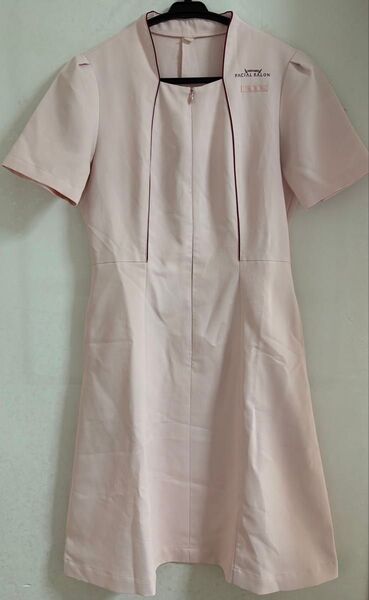 メナード エステ 白衣 ユニフォーム 制服 ワンピース ピンク
