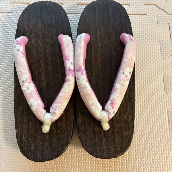 新品 下駄 桐 24cm 底ゴム 軽い 喫煙者ペット無しです。